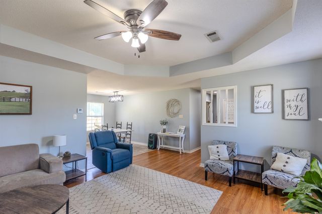 405 Parkway Avenue, Morrilton, AR 72110