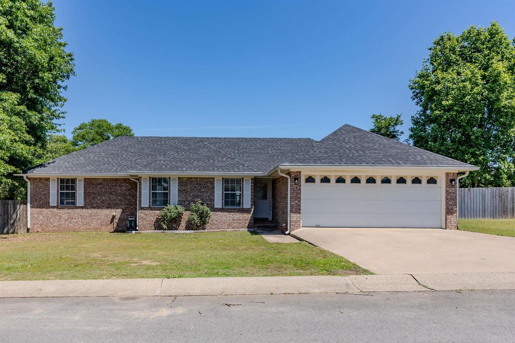 405 Parkway Avenue, Morrilton, AR 72110