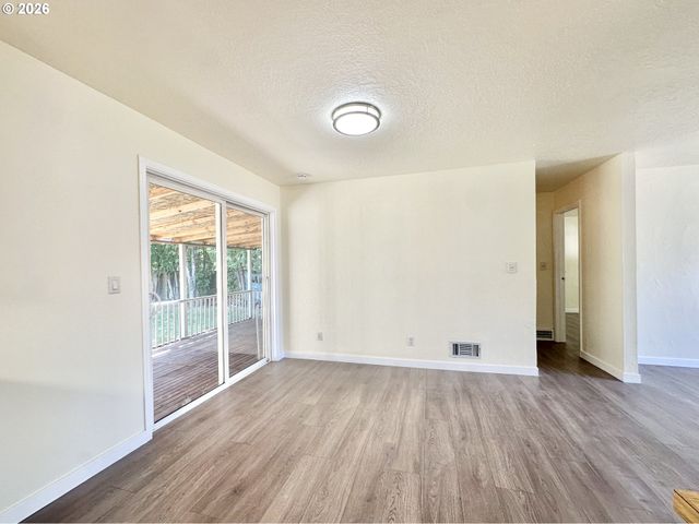 16720 Se CLINTON St, Portland, OR 97236