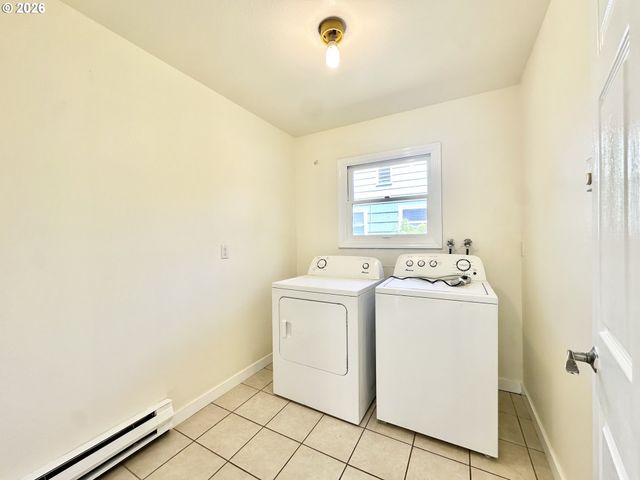 16720 Se CLINTON St, Portland, OR 97236