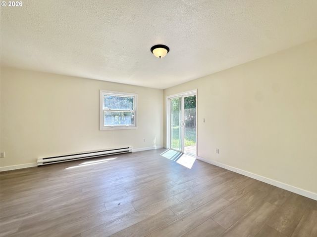 16720 Se CLINTON St, Portland, OR 97236