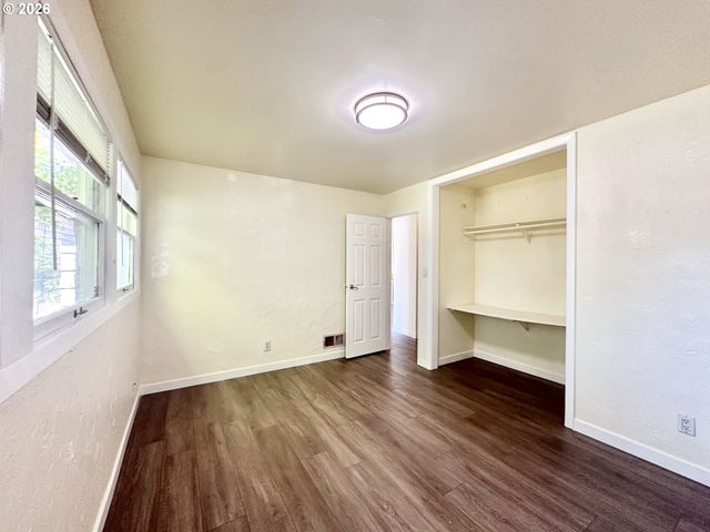 16720 Se CLINTON St, Portland, OR 97236