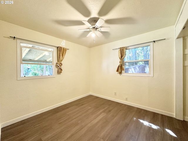 16720 Se CLINTON St, Portland, OR 97236