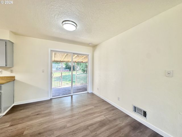 16720 Se CLINTON St, Portland, OR 97236