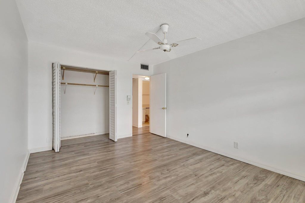 Image 12 of property listing at 3075 Guildford E, Boca Raton, FL 33434