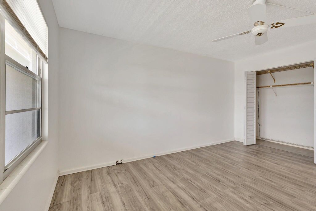Image 13 of property listing at 3075 Guildford E, Boca Raton, FL 33434