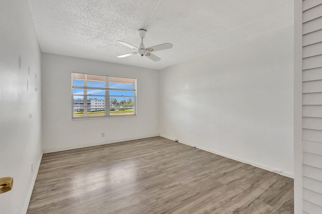 Image 14 of property listing at 3075 Guildford E, Boca Raton, FL 33434