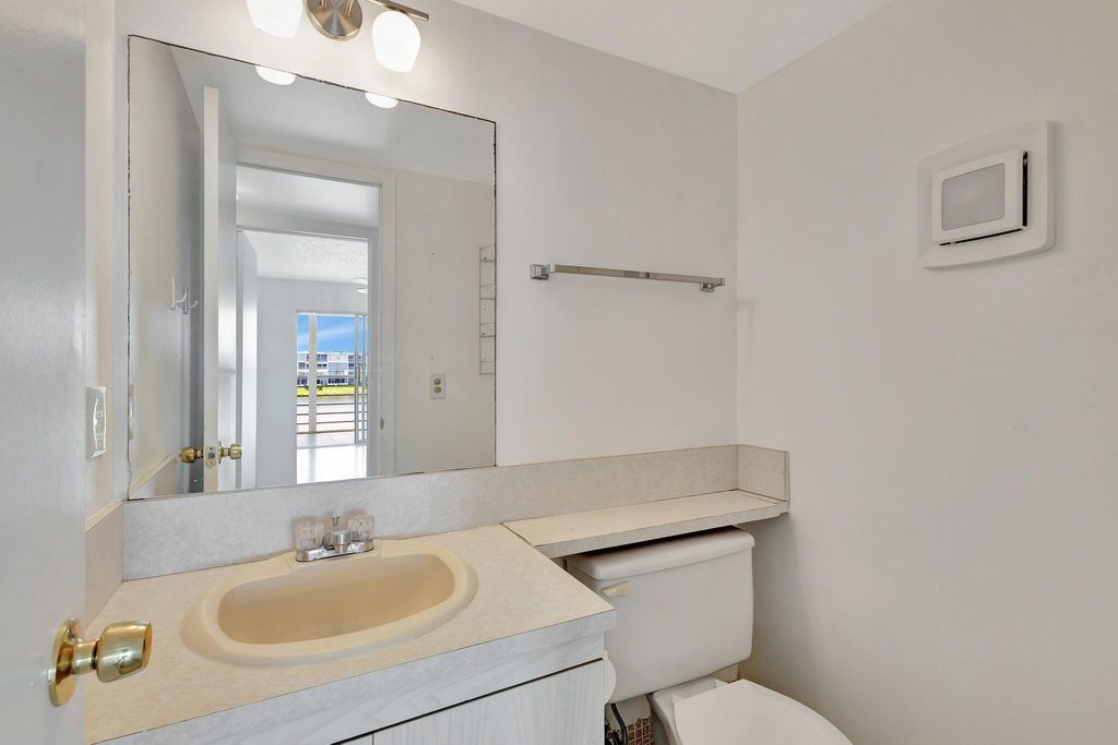 Image 16 of property listing at 3075 Guildford E, Boca Raton, FL 33434