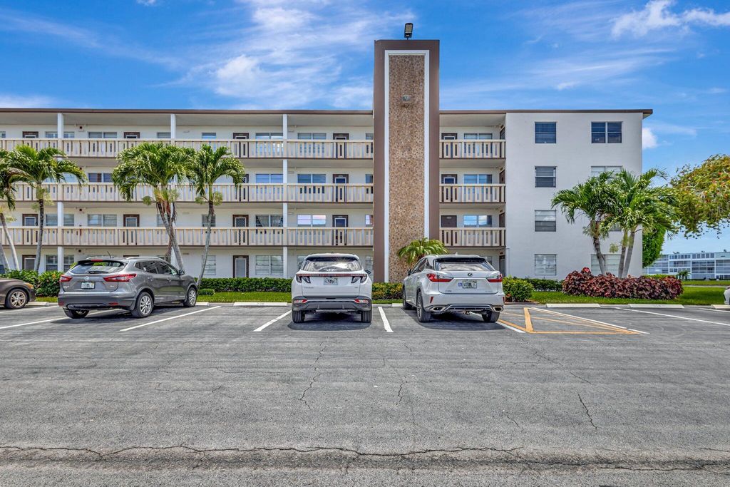 Image 18 of property listing at 3075 Guildford E, Boca Raton, FL 33434
