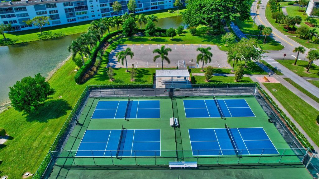 Image 27 of property listing at 3075 Guildford E, Boca Raton, FL 33434