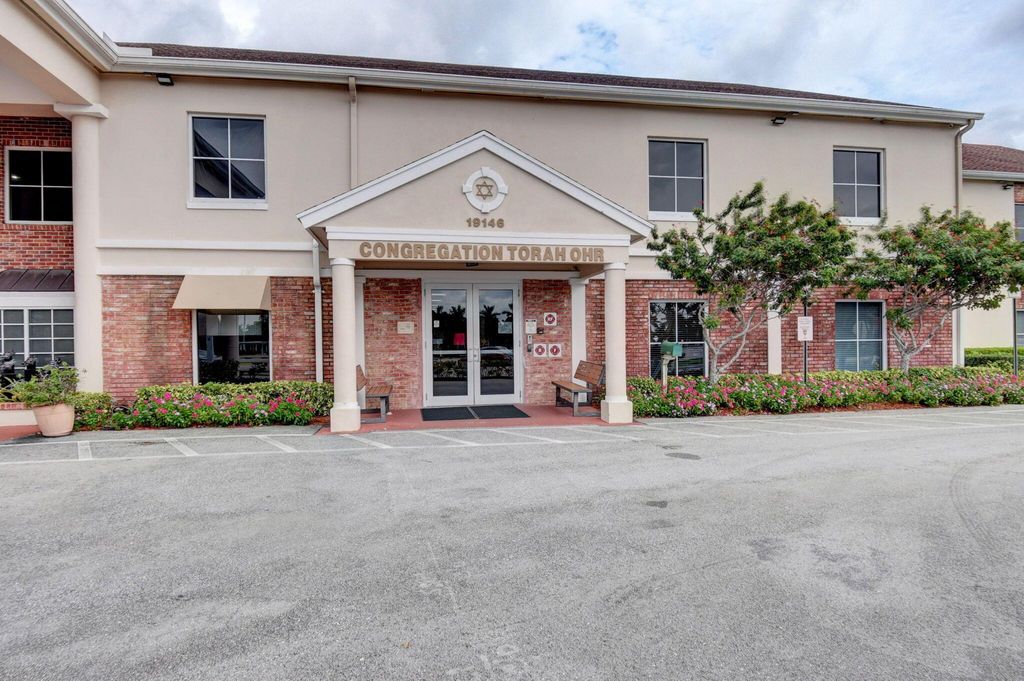 Image 28 of property listing at 3075 Guildford E, Boca Raton, FL 33434