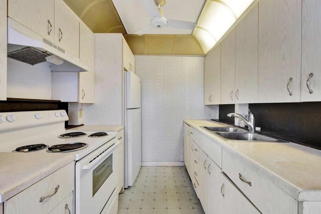 Image 6 of property listing at 3075 Guildford E, Boca Raton, FL 33434