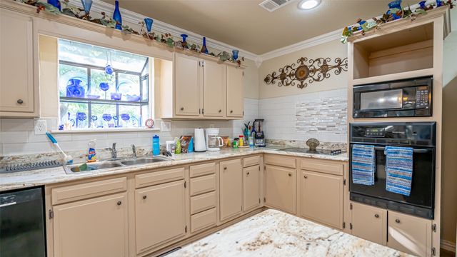 1407 Cheyenne Trail, Granbury, TX 76048