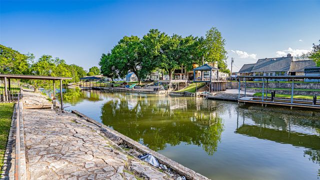 1407 Cheyenne Trail, Granbury, TX 76048