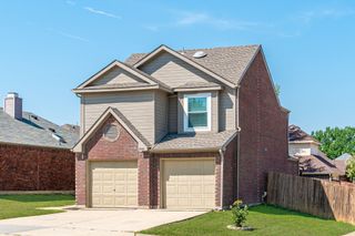 2044 Mallard Drive, Lewisville, TX 75077