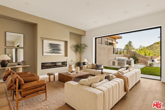 38 Dapplegray Road, Bell Canyon, CA 91307
