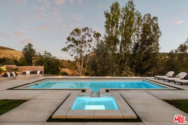 38 Dapplegray Road, Bell Canyon, CA 91307