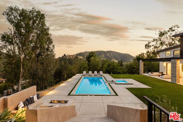 38 Dapplegray Road, Bell Canyon, CA 91307