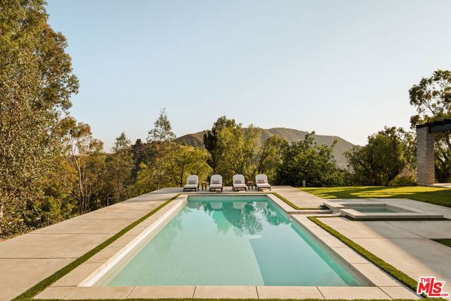 38 Dapplegray Road, Bell Canyon, CA 91307