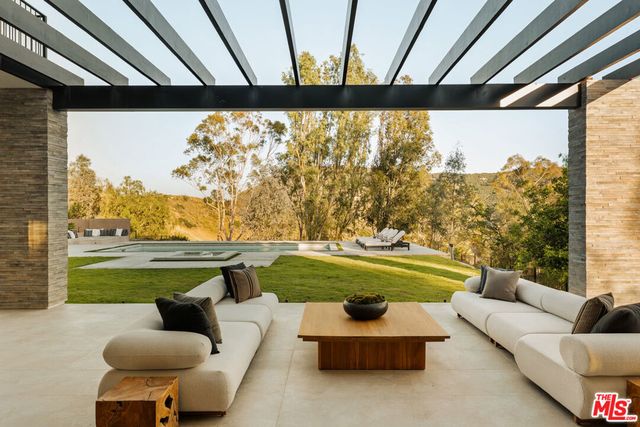 38 Dapplegray Road, Bell Canyon, CA 91307