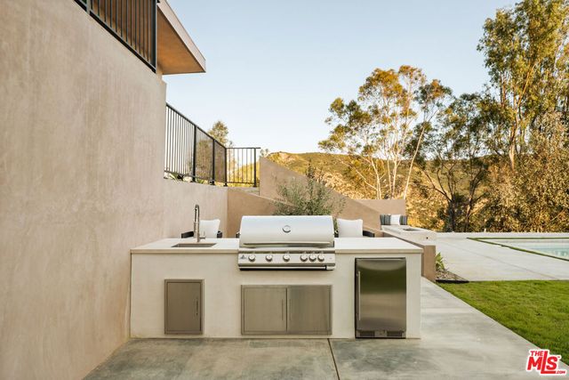 38 Dapplegray Road, Bell Canyon, CA 91307