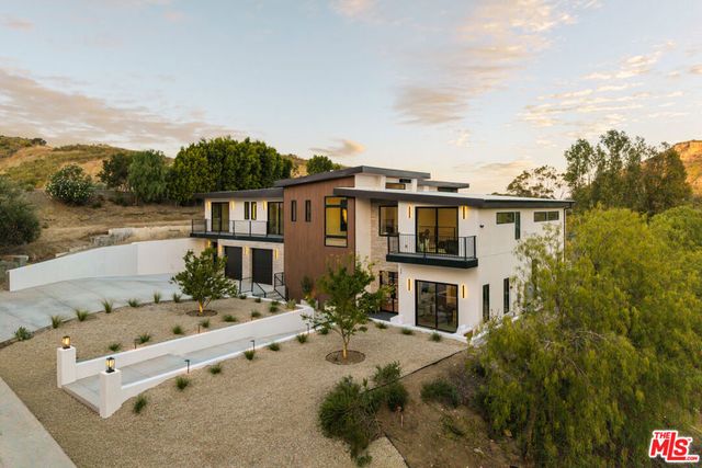 38 Dapplegray Road, Bell Canyon, CA 91307