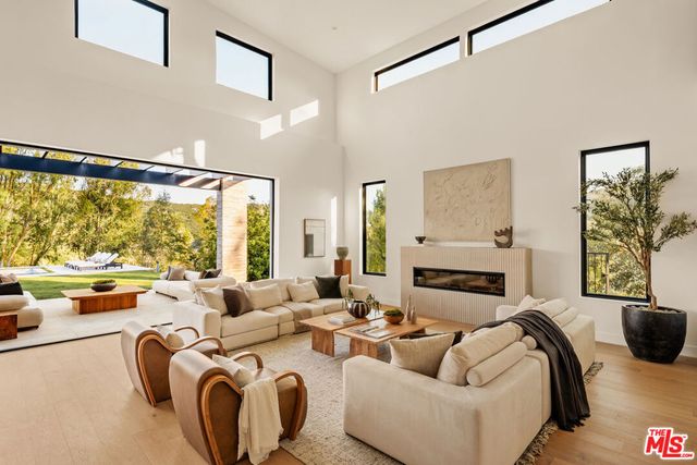 38 Dapplegray Road, Bell Canyon, CA 91307