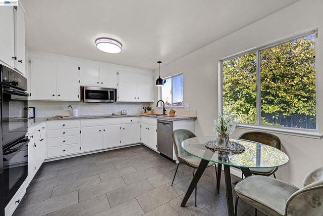 23070 Glenn Ellen, Hayward, CA 94541