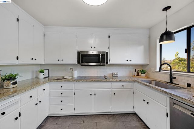 23070 Glenn Ellen, Hayward, CA 94541
