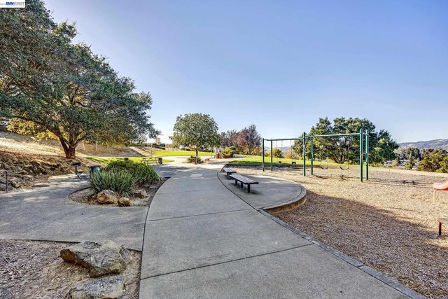 23070 Glenn Ellen, Hayward, CA 94541