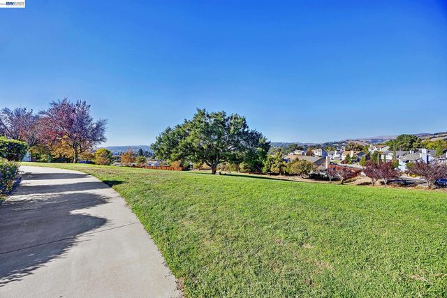 23070 Glenn Ellen, Hayward, CA 94541