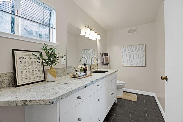 23070 Glenn Ellen, Hayward, CA 94541
