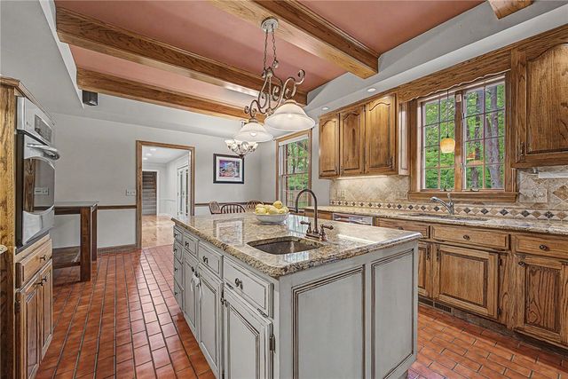 4 W Huntington Place, Rogers, AR 72758