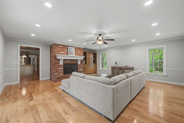 4 W Huntington Place, Rogers, AR 72758