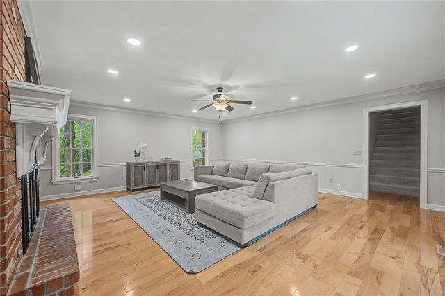 4 W Huntington Place, Rogers, AR 72758