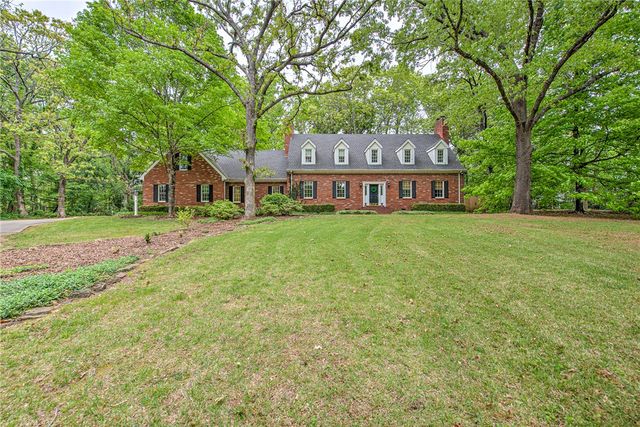 4 W Huntington Place, Rogers, AR 72758