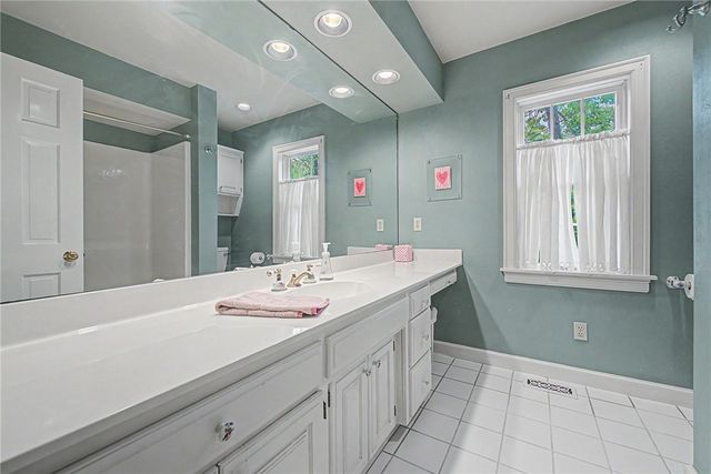 4 W Huntington Place, Rogers, AR 72758