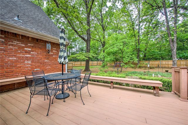 4 W Huntington Place, Rogers, AR 72758