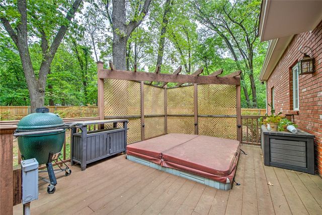 4 W Huntington Place, Rogers, AR 72758