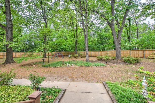 4 W Huntington Place, Rogers, AR 72758