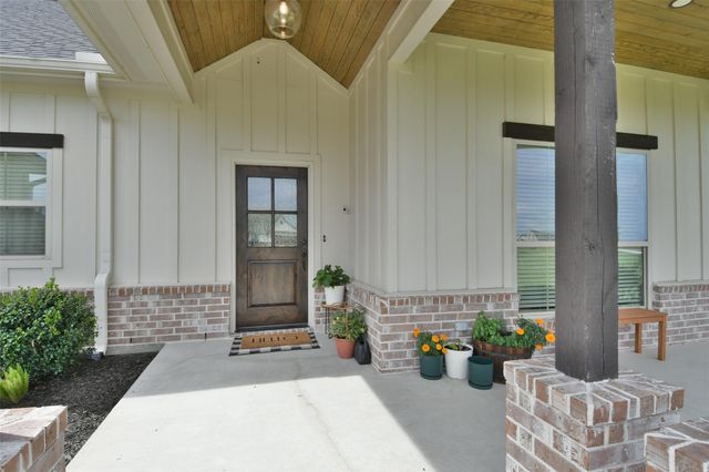 10371 Whiskey River Road, Bryan, TX 77808