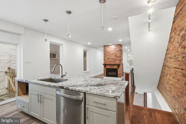 7815 GERMANTOWN AVE, Philadelphia, PA 19118