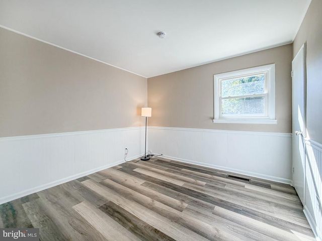 15 CARLISLE CIR, Morrisville, PA 19067