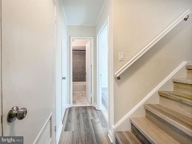 15 CARLISLE CIR, Morrisville, PA 19067