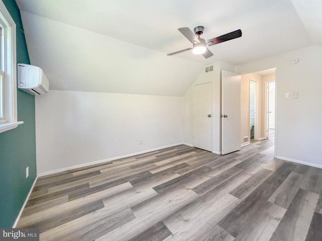 15 CARLISLE CIR, Morrisville, PA 19067