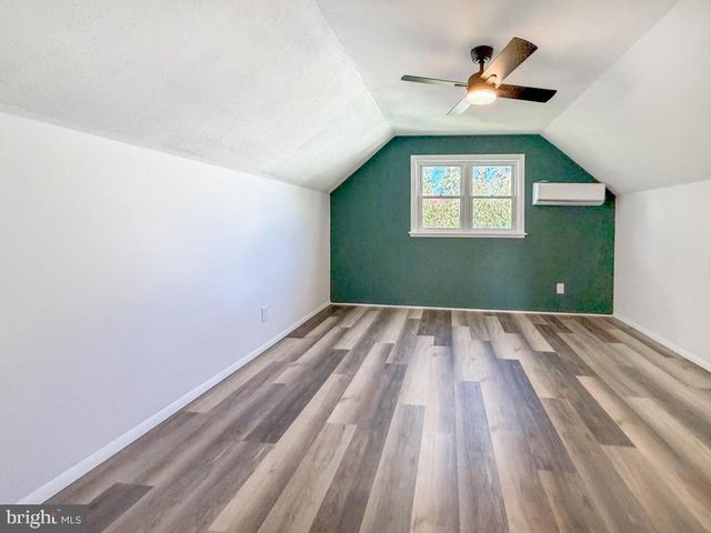 15 CARLISLE CIR, Morrisville, PA 19067