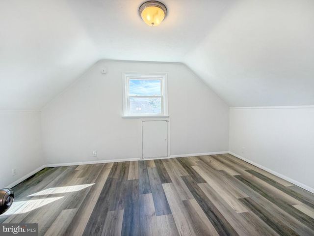 15 CARLISLE CIR, Morrisville, PA 19067