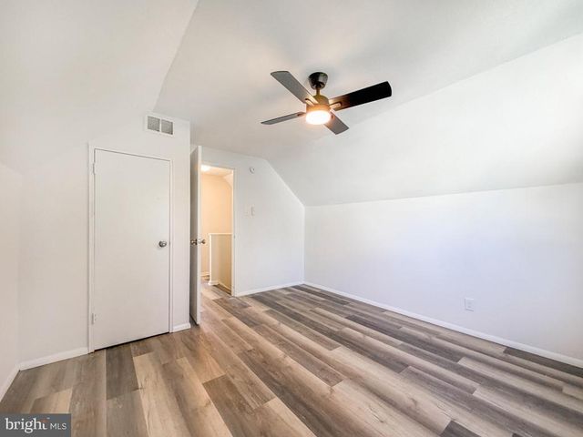 15 CARLISLE CIR, Morrisville, PA 19067