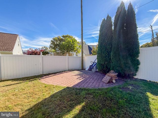 15 CARLISLE CIR, Morrisville, PA 19067