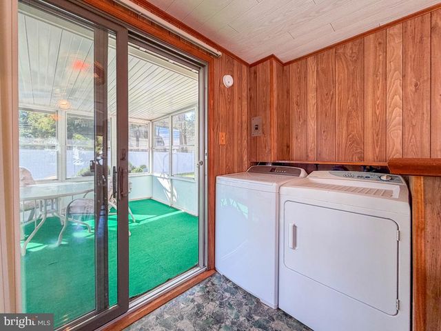 15 CARLISLE CIR, Morrisville, PA 19067